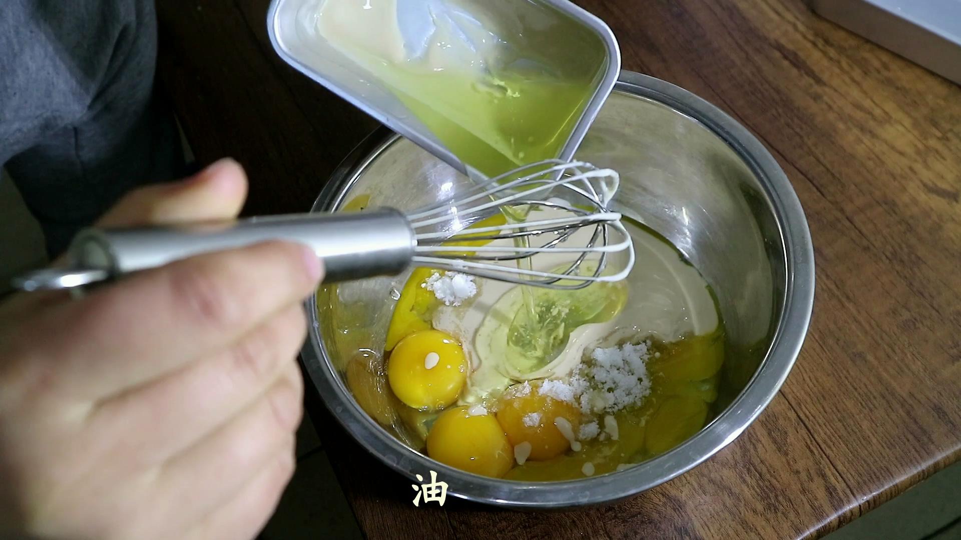 卓妈做戚风蛋糕从来不失败,即使烤箱大小只有10升,完美的方子!