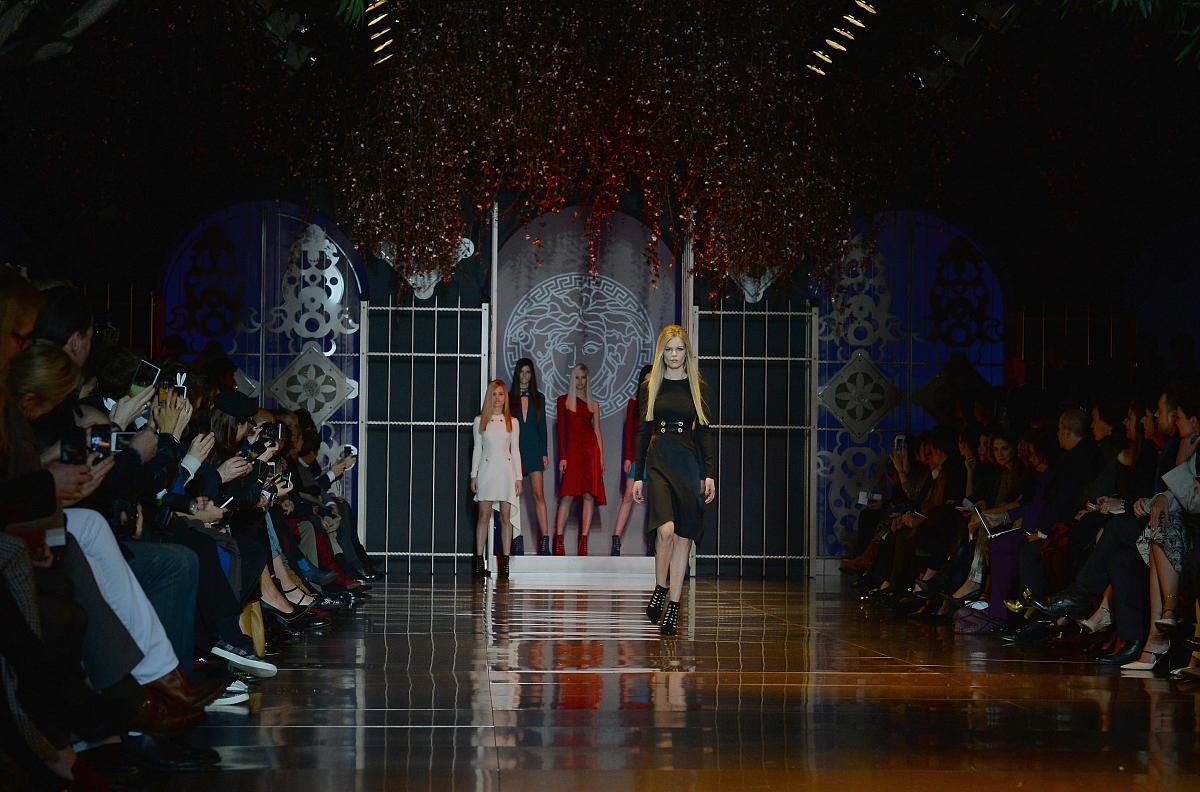 Valentino 联手《不眠之夜》打造沉浸式盛宴，门票4分钟售罄！