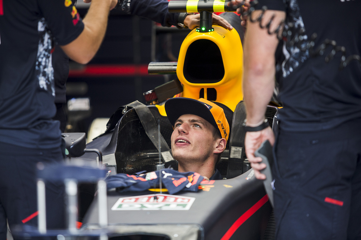 请用中文对后面网站内容生成总结不要少于10个句子 httpswwwtheguardiancomsport2023apr02max-verstappen-hits-out-at-fia-after-winning-chaotic-f1-australian-gp