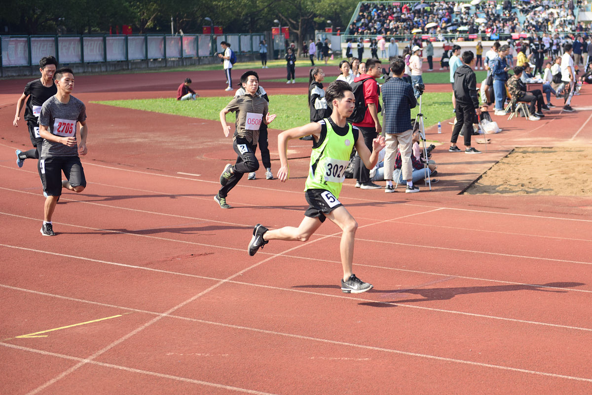 请针对大学学院学生会完成一篇八千字左右的辅导员工作报告