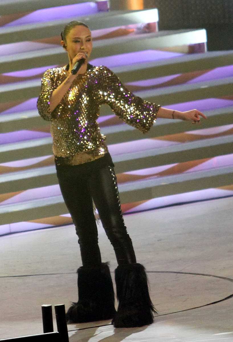2010年2月27日,澳门,香港英皇娱乐春茗演唱会现场.***_***+++_+++英皇