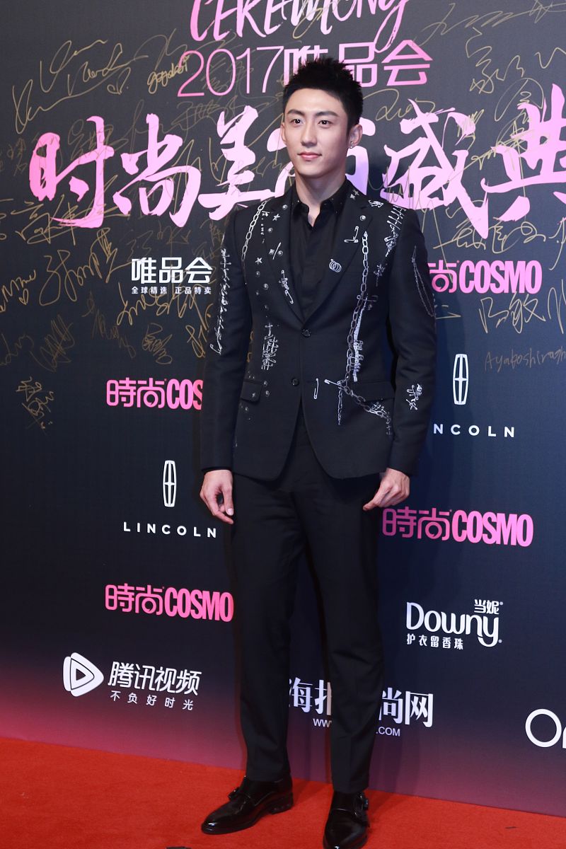 西装的奥秘：一场关于好奇心与分享的兄弟对话
