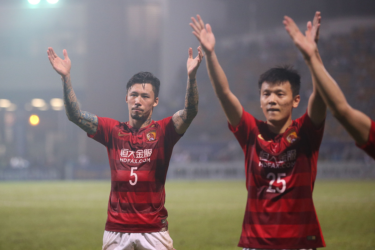 2017亚冠小组赛g组:香港东方0-6广州恒大淘宝 恒大球员赛后谢场