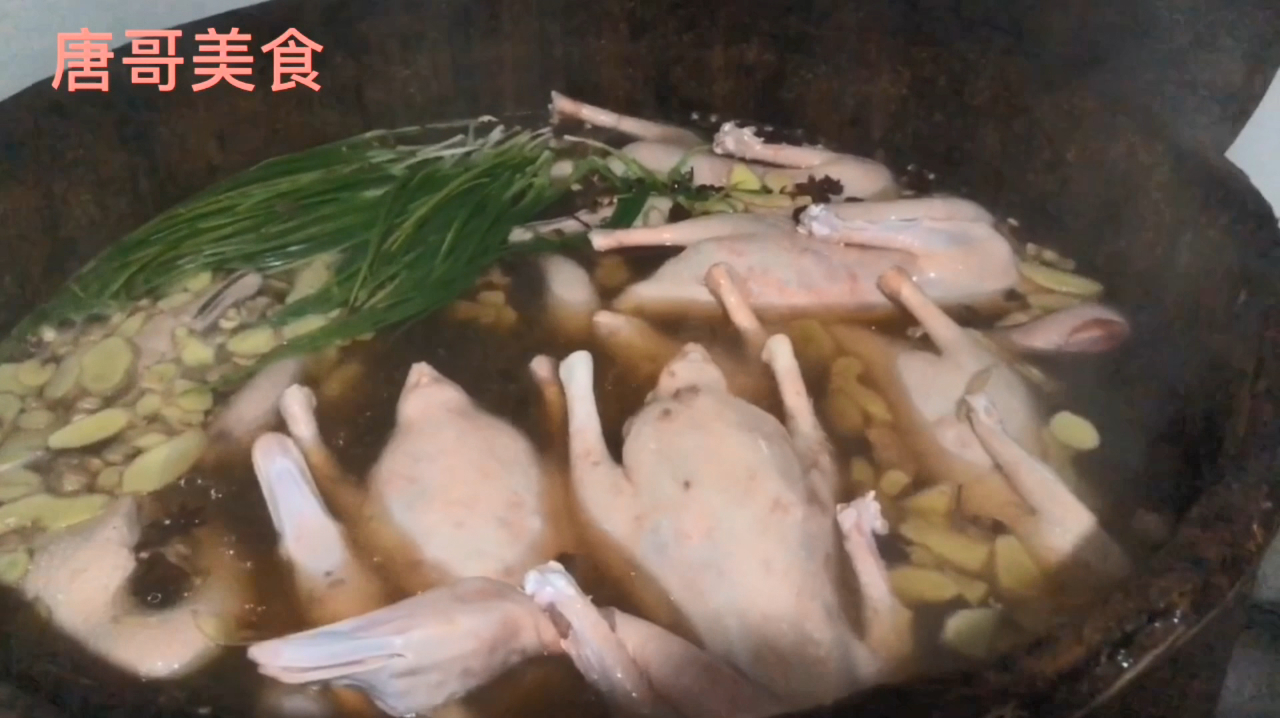 扬州三十年老师傅分享卤老鹅好吃的核心方法最高峰一天卖200多只