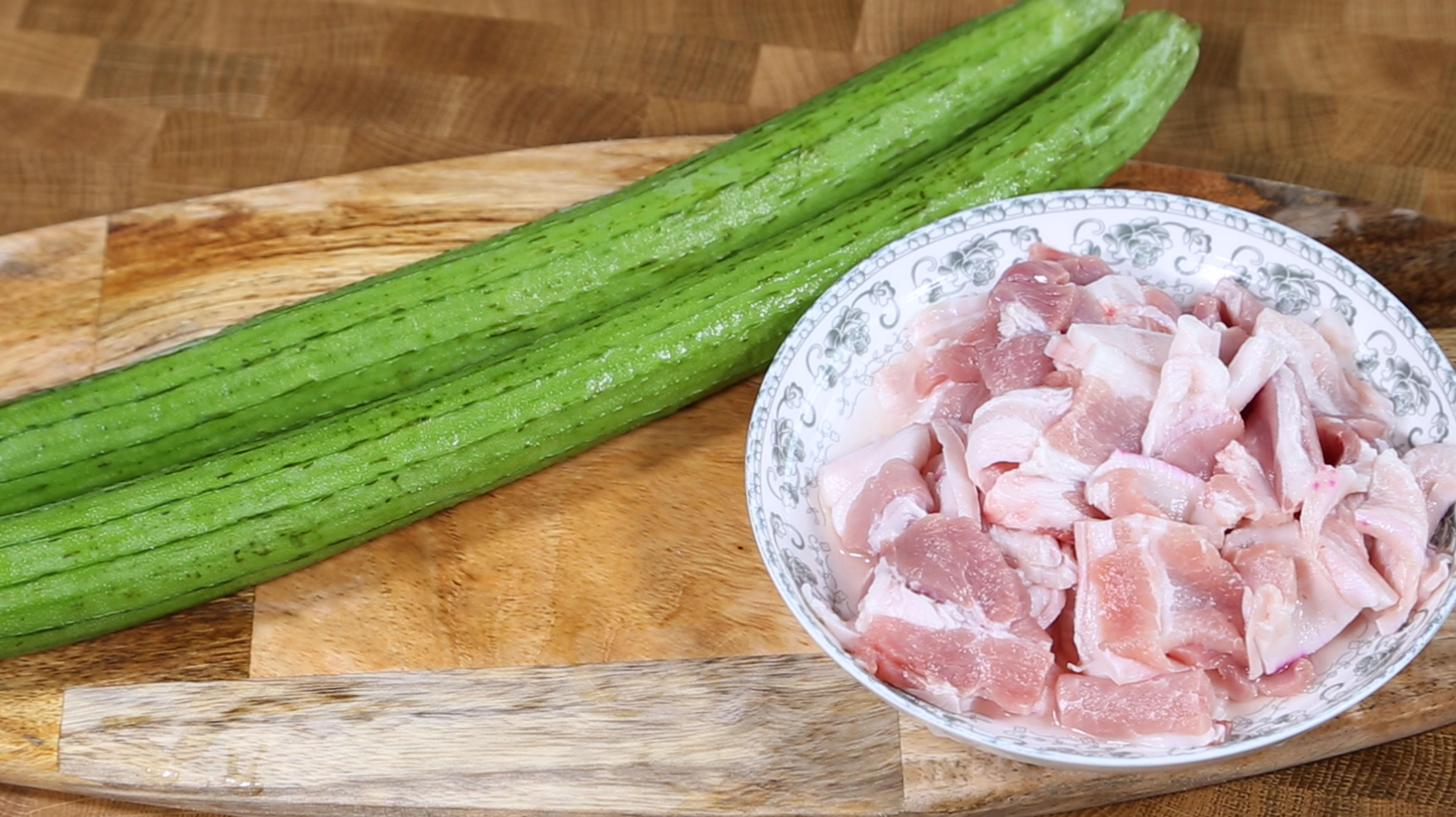 丝瓜小酥肉香而不腻的做法,简单漂亮又美味