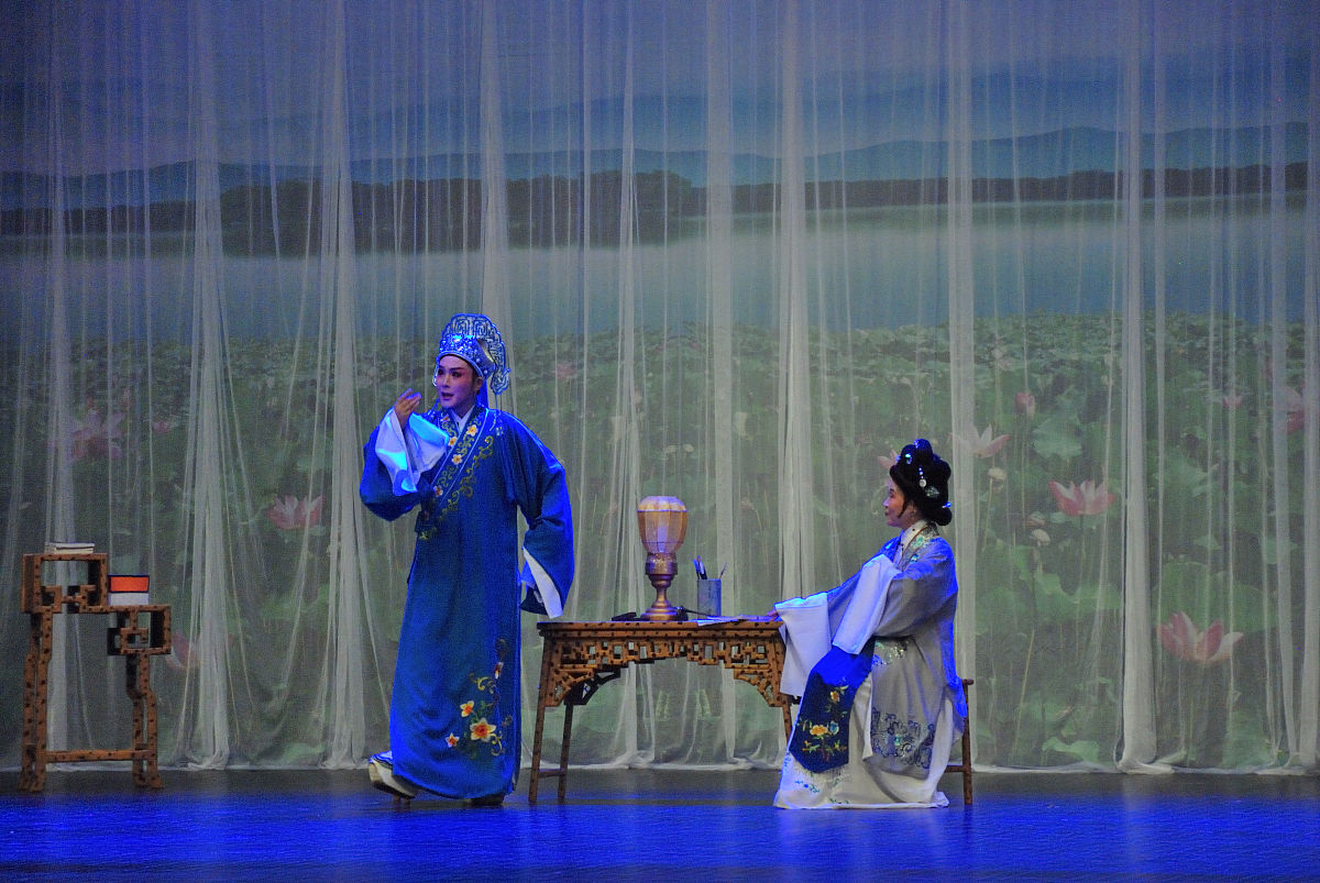 2015年10月18日,北京,《梁祝》越剧上演.梁祝越剧,详细讲述了梁山伯与