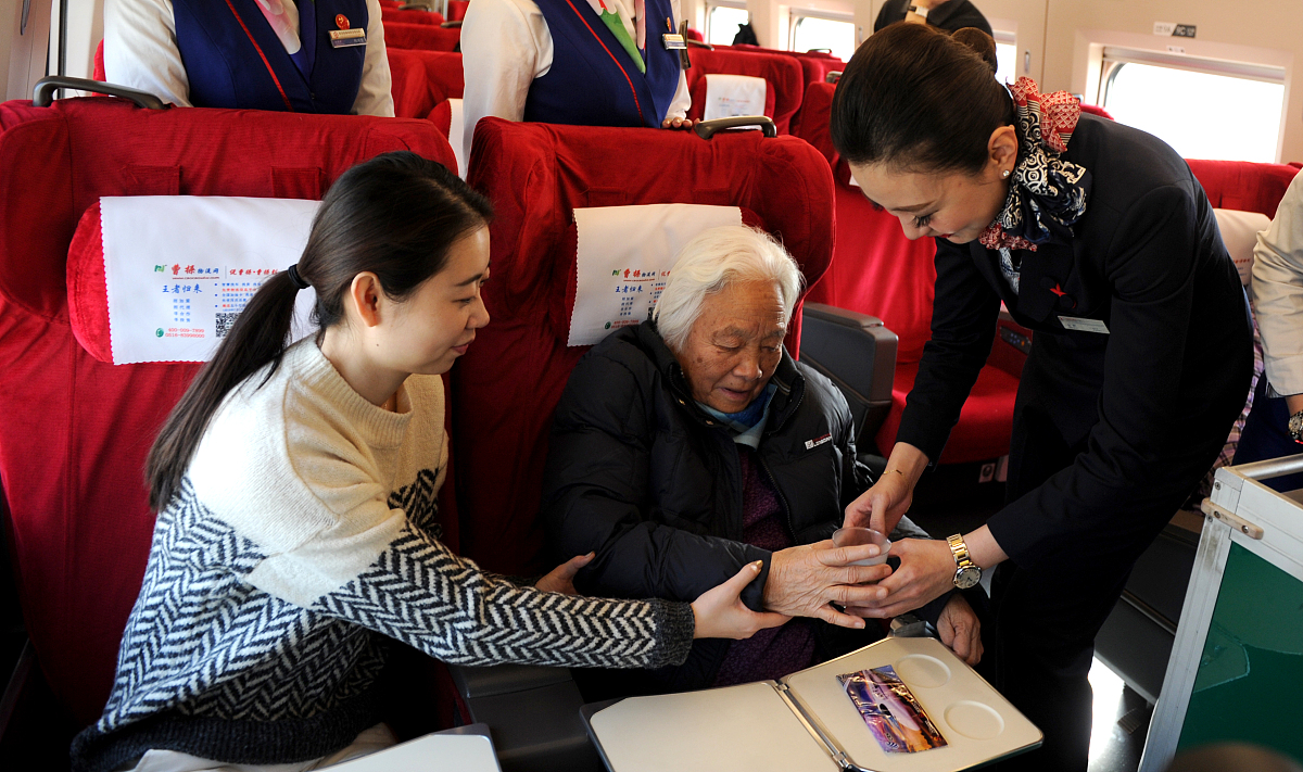 航空公司特殊旅客服务指南：老年人、儿童、残疾人、孕妇和宠物