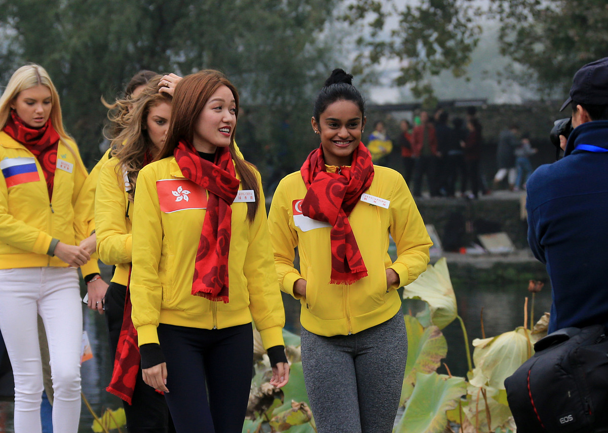 写一个关于大学生观察大熊猫的论文300字适当用修辞手法