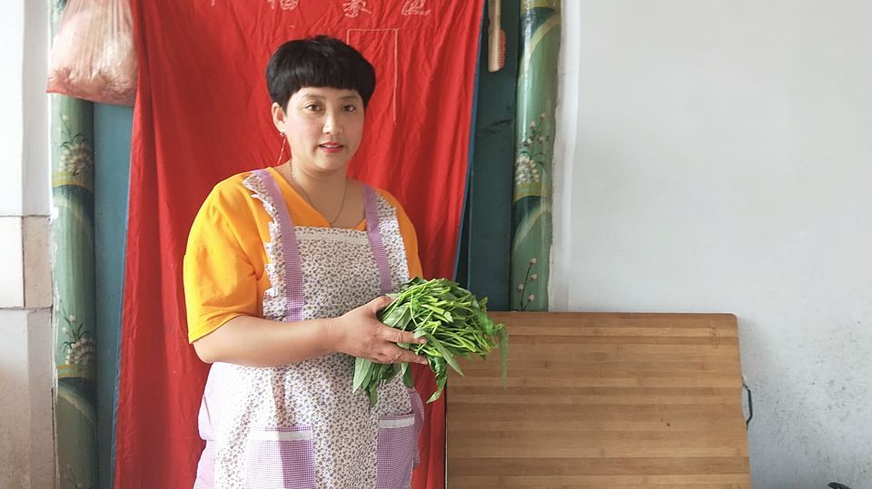 今天中午做个简单家常小炒,配上昨天做的柠檬泡椒凤爪,太好吃了