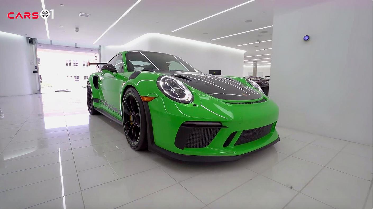 [图]Cars01中文字幕丨土豪大佬Manny展示保时捷911 GT3 RS