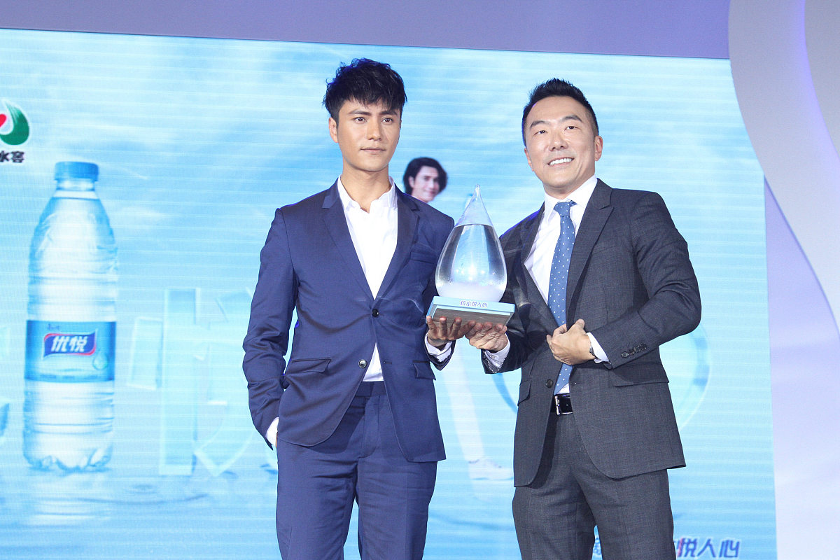 康师傅矿泉水吸引新老客户参加活动培养客户对企业的信任与好感达到提升客户满意度和培养忠诚客户的目的。要求活动策划内容完整流程清晰活动新颖具有较好的可行性。策划应包括活动目的、活动主题、对象、活动方式、活动时间和地点网站、参与方式、实施细则、人员分配、注意事项、效果预估等。