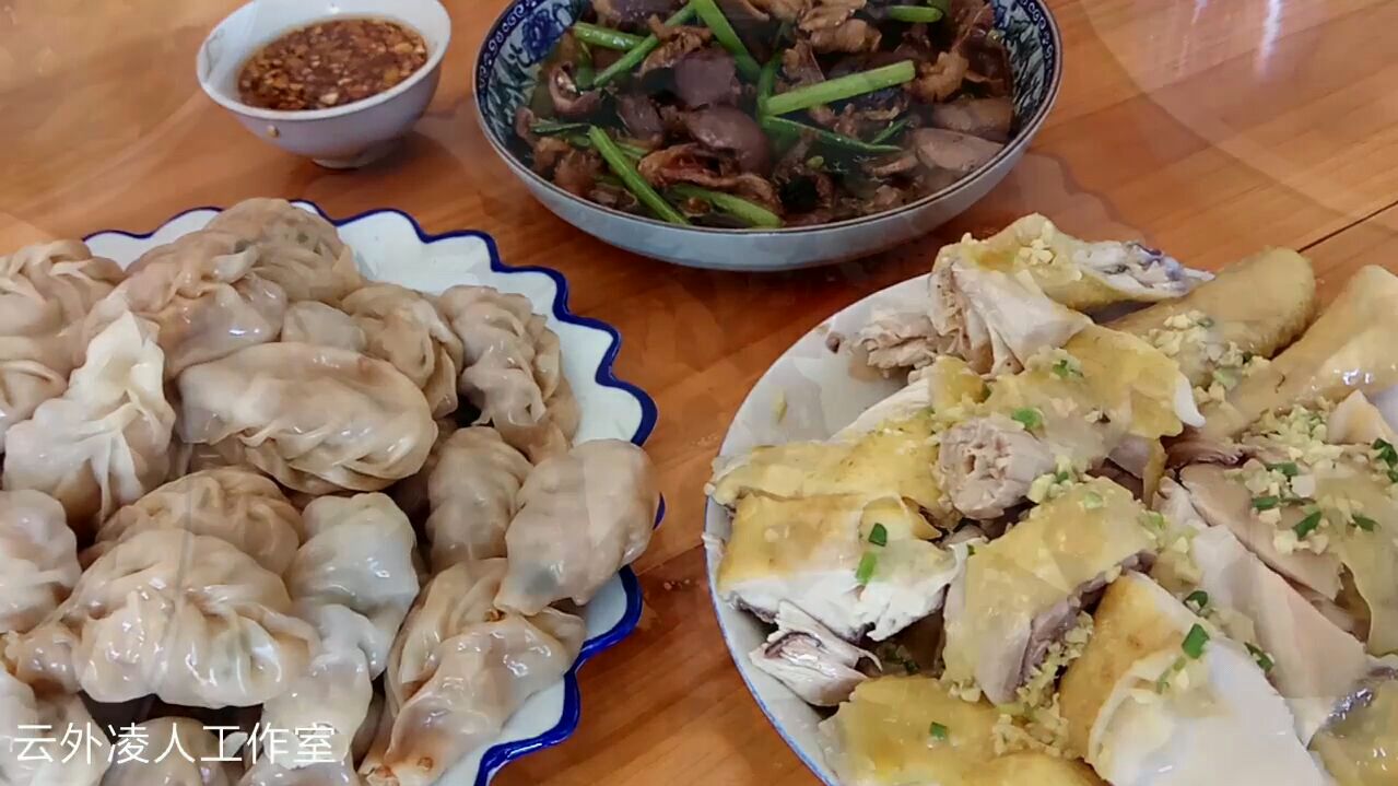 土灶台大铁锅烧的客家美食