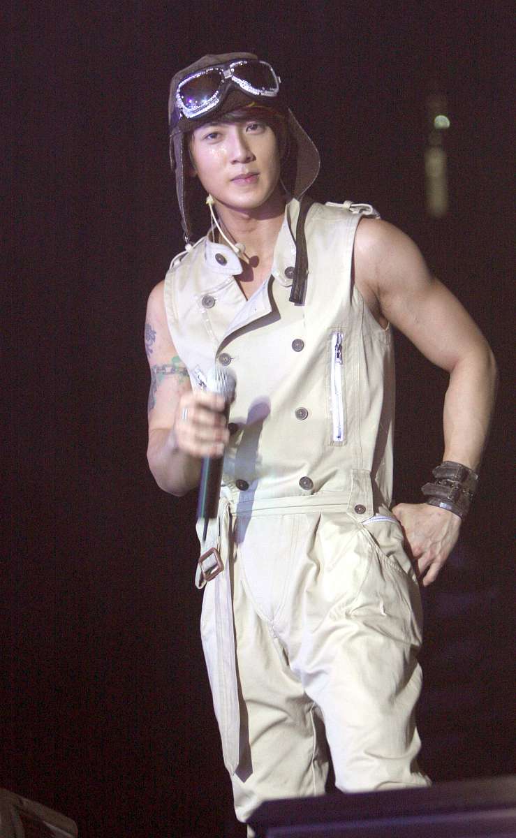 2009年4月11日,上海,飞轮海"想入飞飞世界巡回演唱会"在上海大舞台正