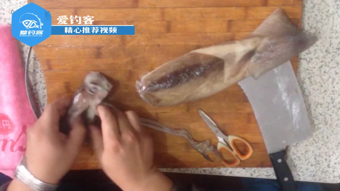钓鱼技巧:钓饵DIY之鱿鱼制作鳕鱼黑头鱼饵方法