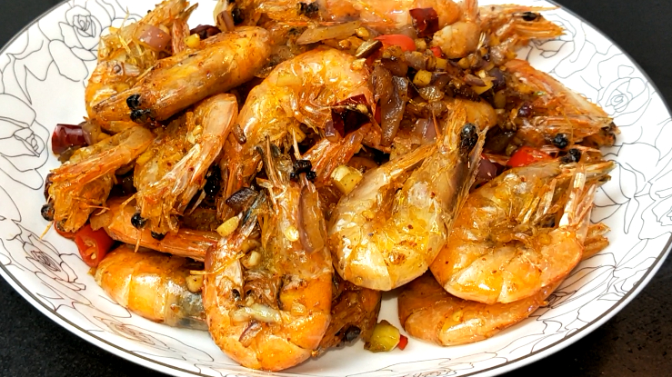 爆炒“香辣虾”不一样的做法,外焦里嫩,1斤都不够吃!