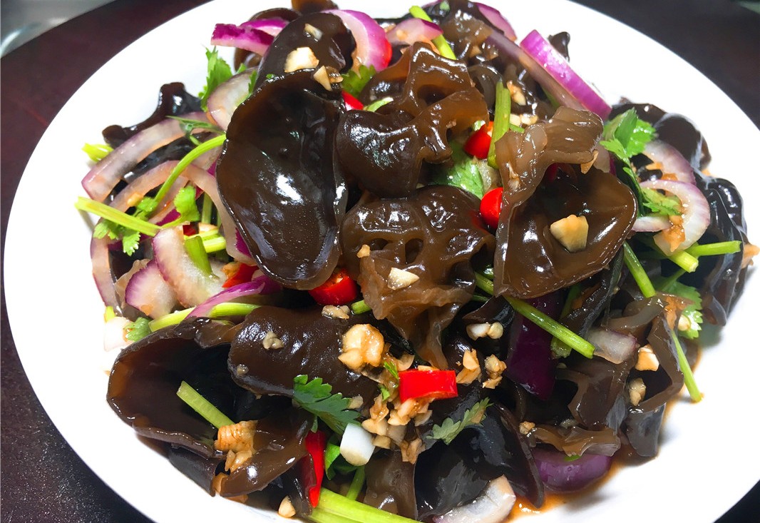 饭店的“凉拌木耳”特别好吃?原来有这些窍门,简单又爽脆开胃