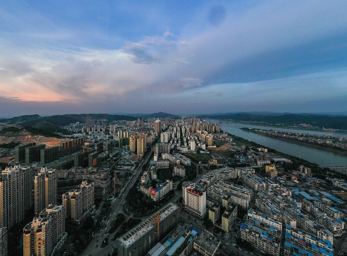 2019年8月18日傍晚,广西梧州现壮丽晚霞美景.