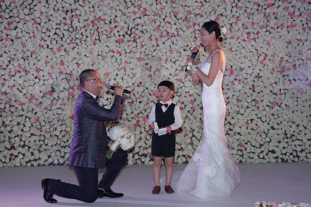 女儿出嫁父亲感人婚礼致辞：满满爱与祝福