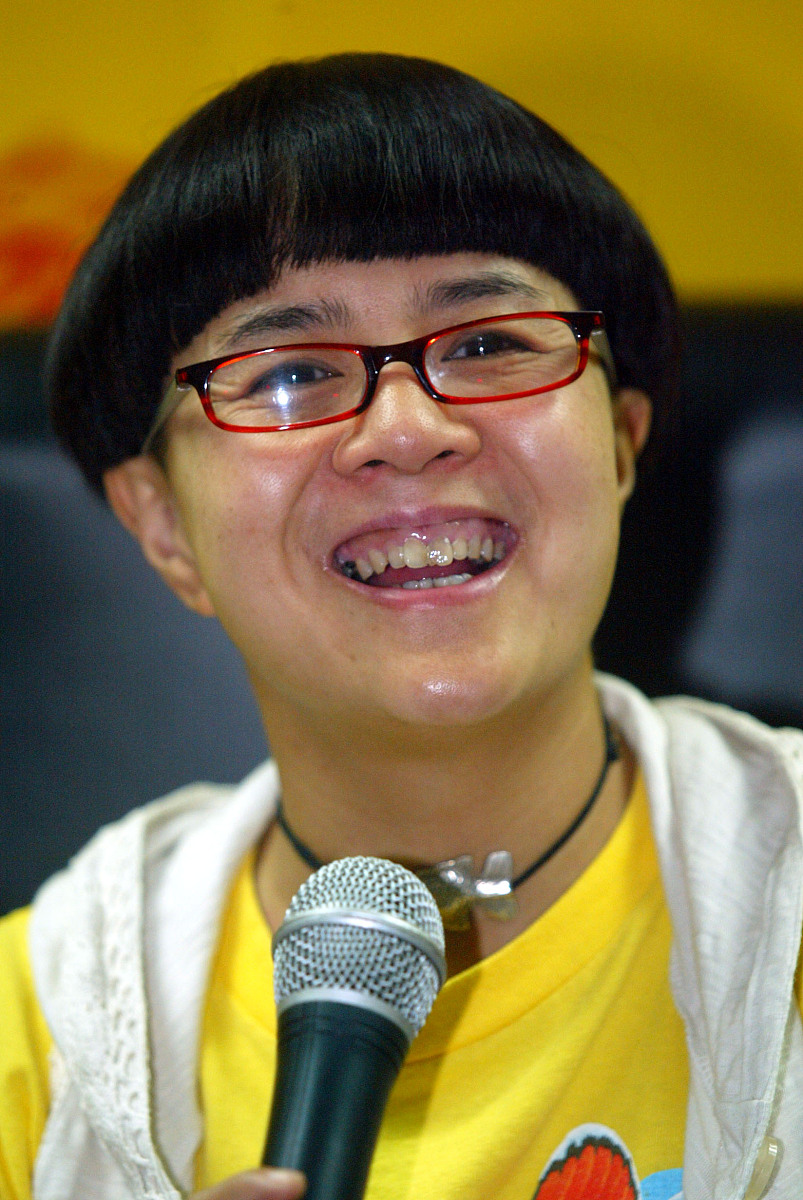 四年级作文130字。苏轼在杭州为什么过得不如意？他为什么萌生了退隐的想法？当理想和现实不相符的时候苏轼是怎么做的？如果你长大后的生活和小时候想象的不一样你会怎么做呢？