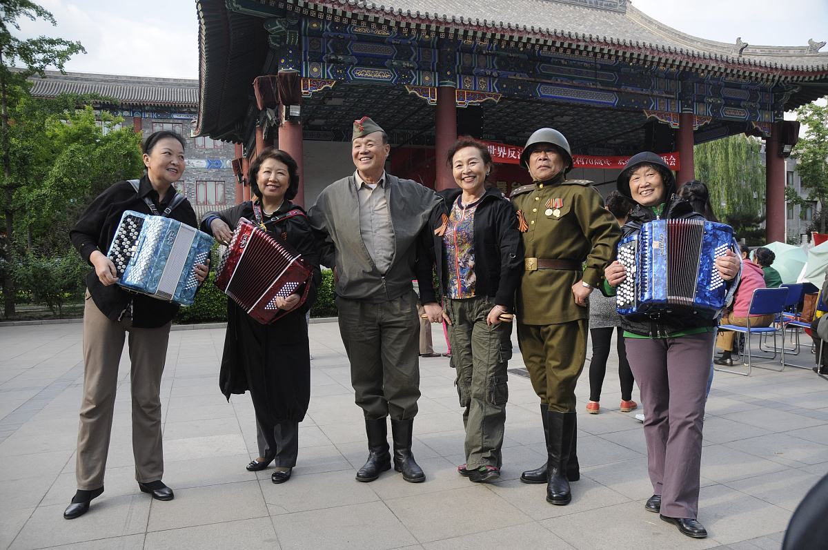 反战之歌：口袋里的烟与无尽的悲伤