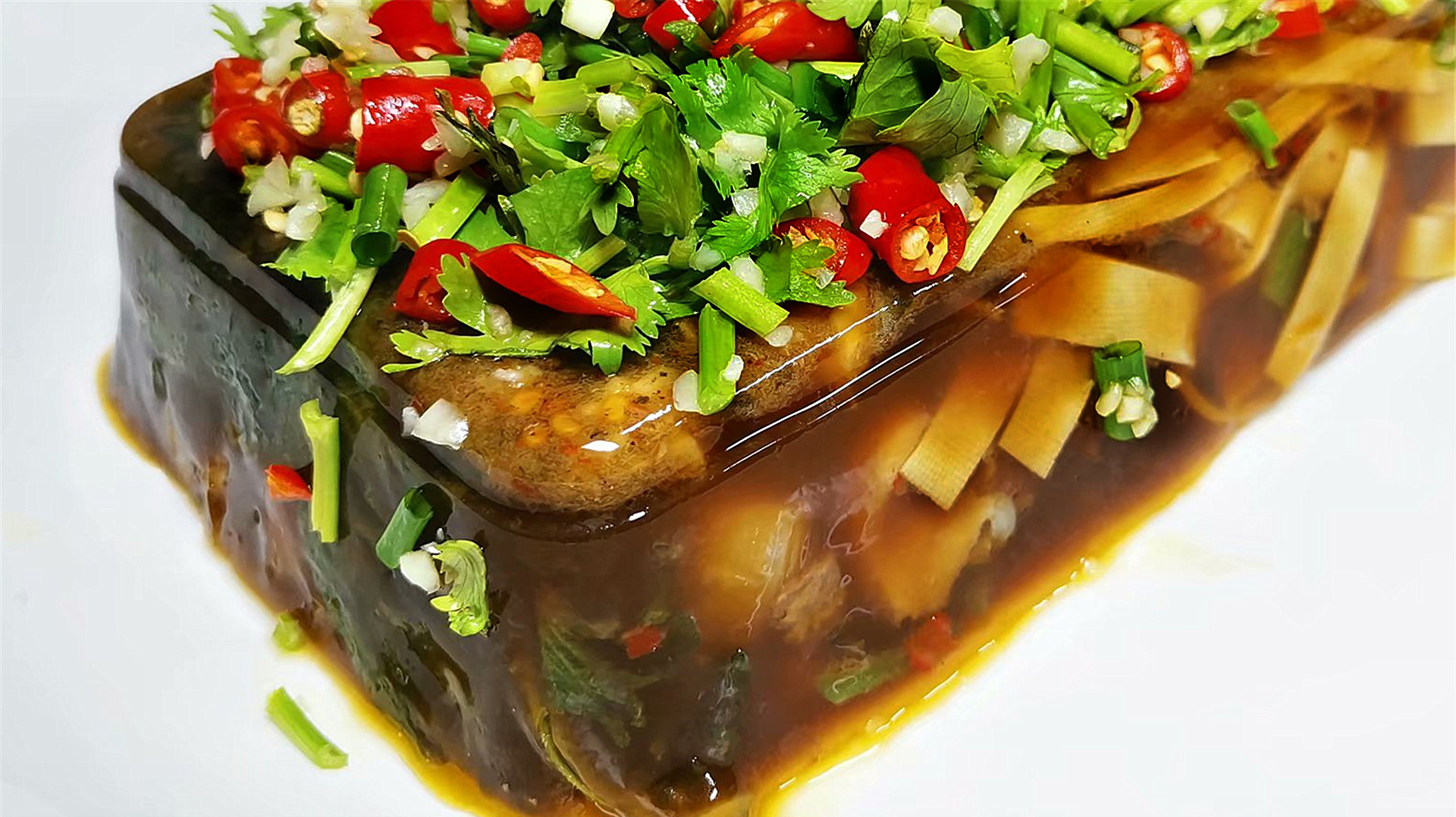 饭店一天能卖30份的暴利凉菜“板砖鱼冻”做法曝光,成本只要8元