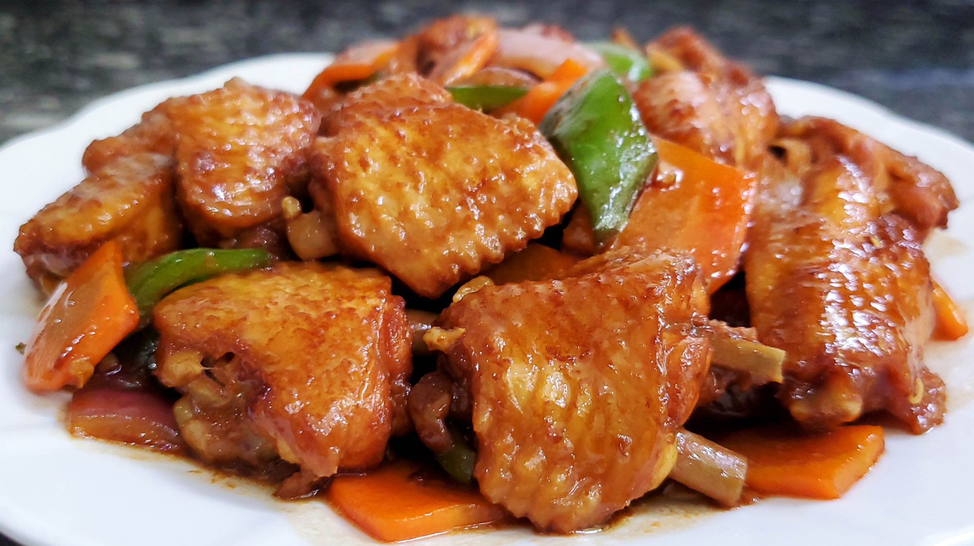 鸡肉最好吃的家常做法,不煎不炸不炒糖色,嫩滑脱骨特好吃
