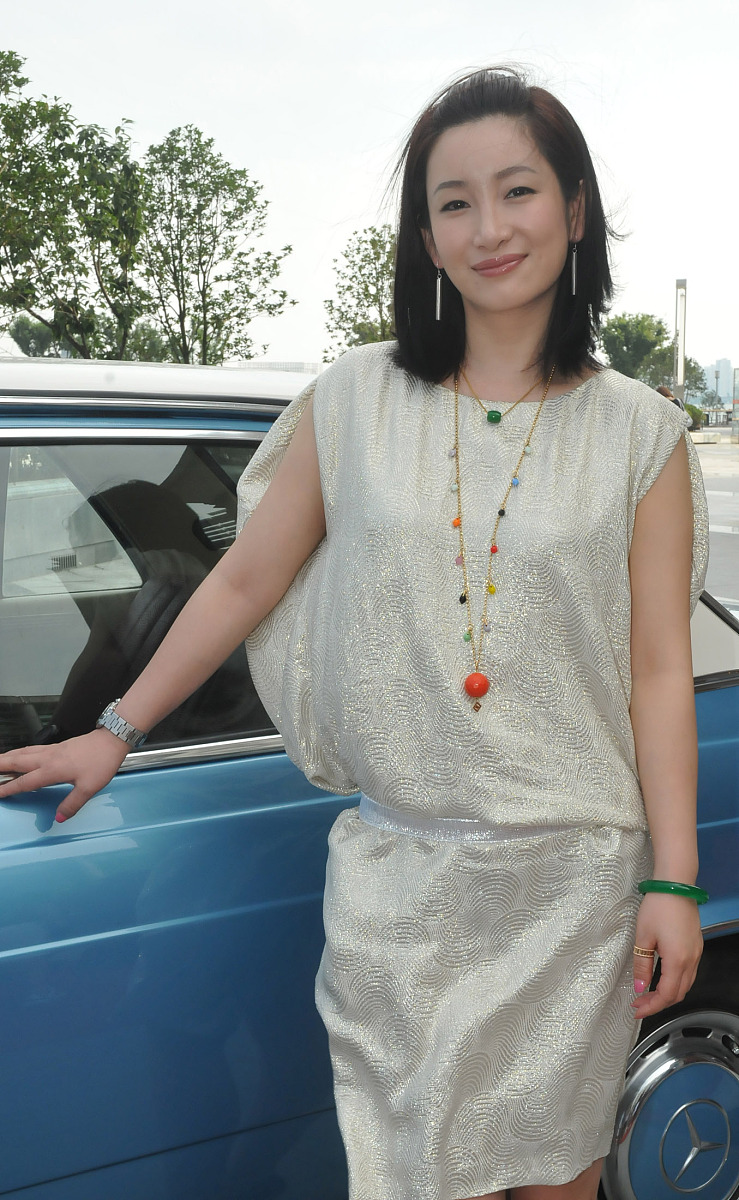 我想和一个的女生聊天我暗恋她我想以真心话大冒险输了的借口找她聊天但是不知道要怎么说