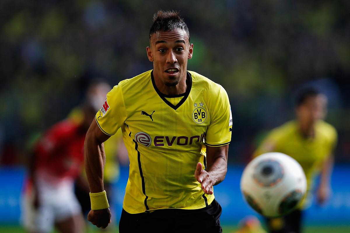 28:  pierre-emerick aubameyang of borussia dortmund runs for t<strong>h</strong>e
