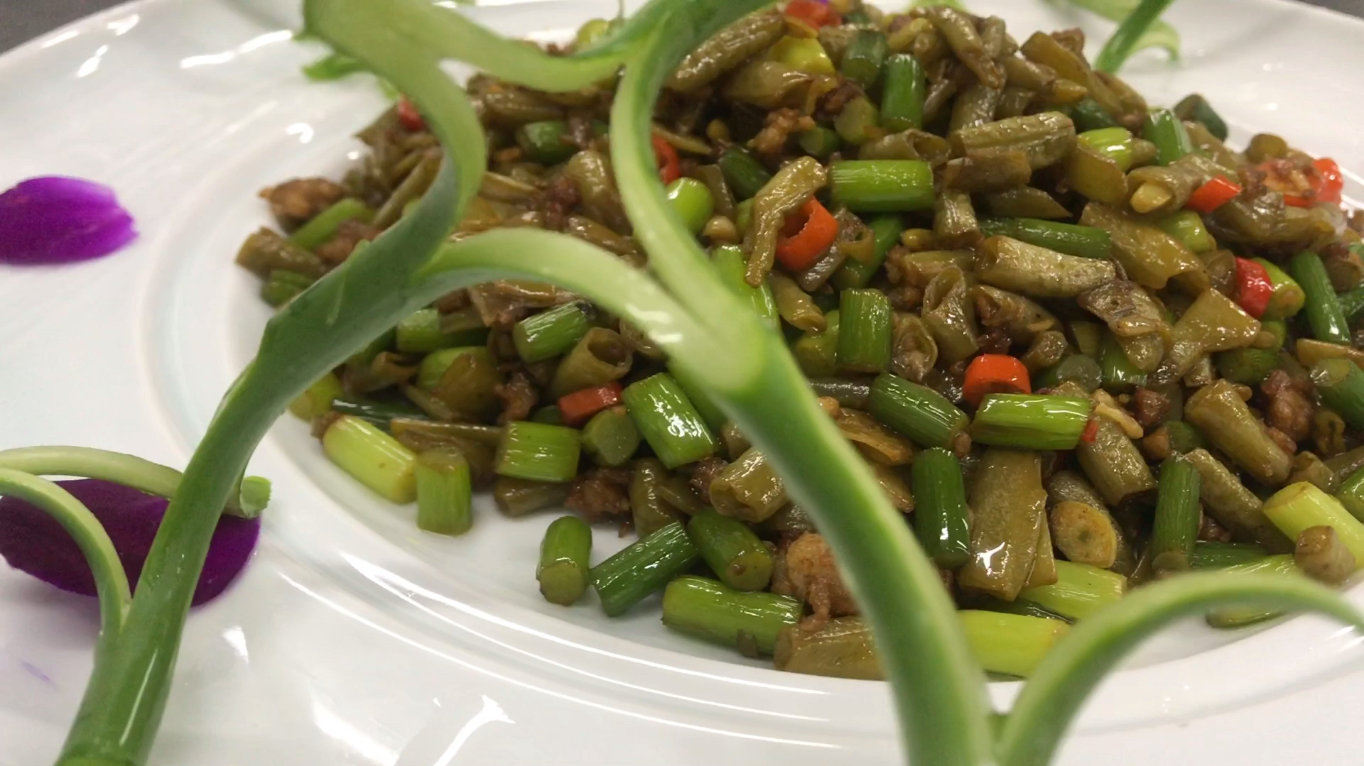 下饭神器“肉末酸豆角”,大厨教你这样炒,酸辣开胃香脆可口