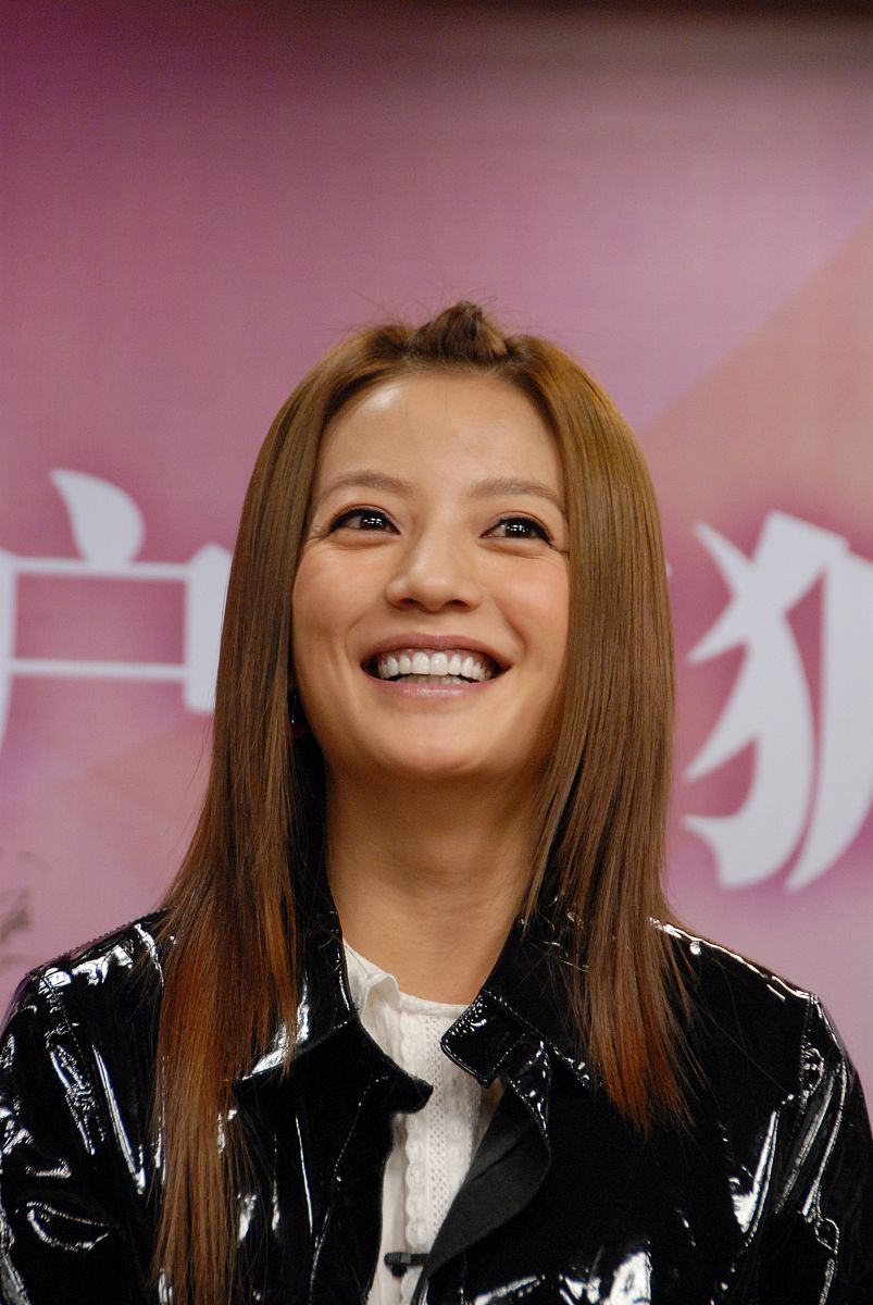 <strong>2</strong>008年2月22日,北京,赵薇个人官网启动仪式.赵薇    +++_+++赵薇