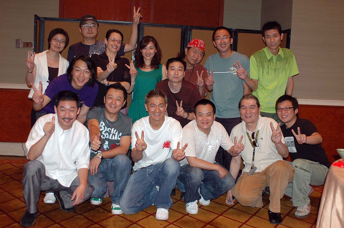 2006年8月17日,电影《疯狂的石头》2000万票房收场,近日举行庆功宴.++