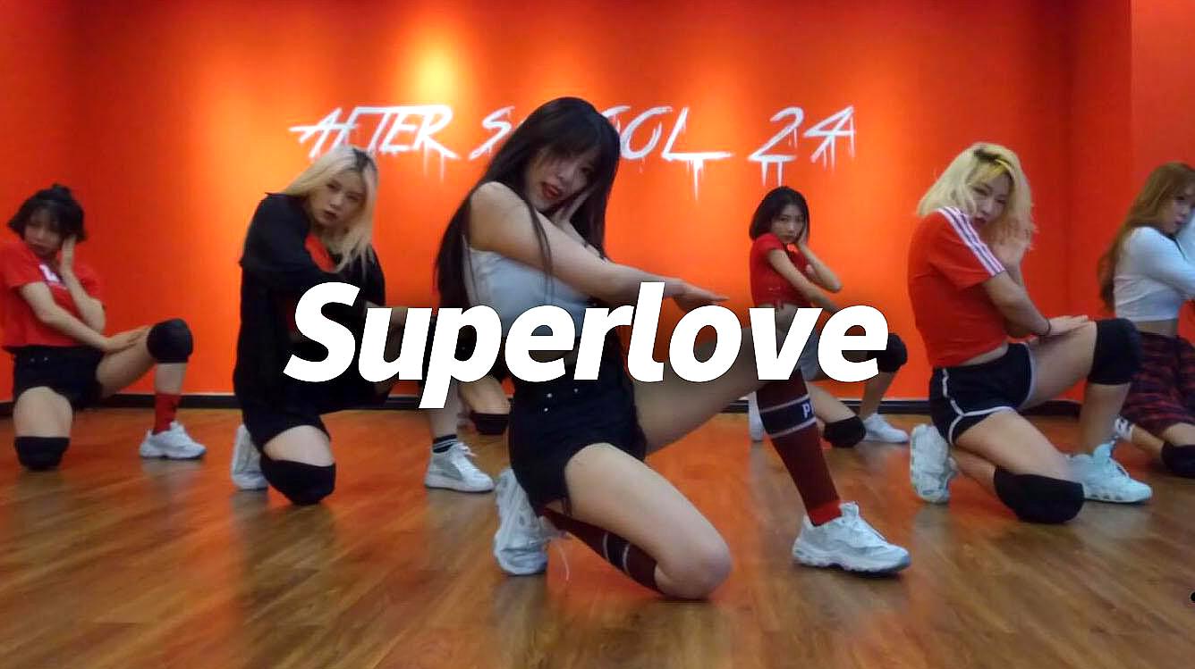 [图]赵婧彤翻跳《Superlove》活力无限