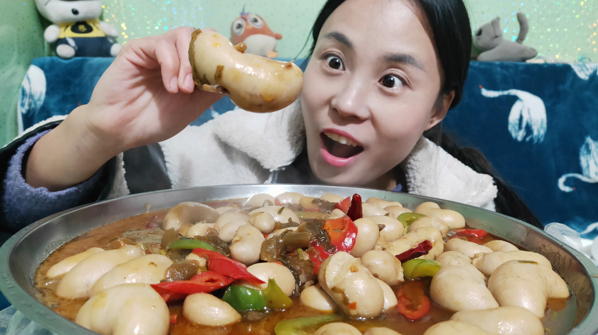媳妇花100块买2斤鸡腰子,一大口下去满嘴爆汁,这感觉太美妙了!