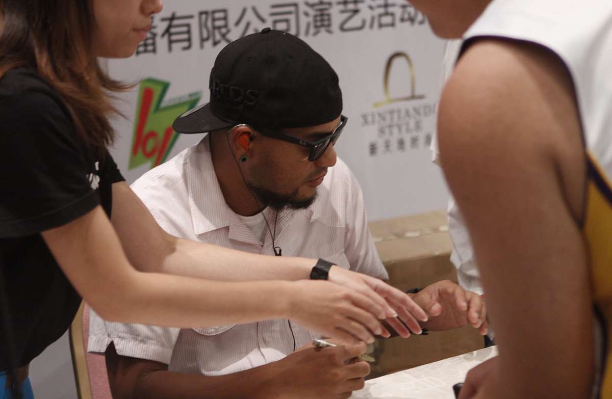 2011年7月10日,上海,张震岳新专辑《我想要的感觉》举行发布会.***_**