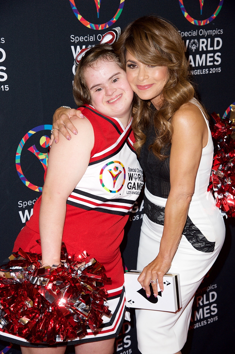 beve<strong>r</strong>ly hills, ca - july 31:  (r) paula abdul attends the