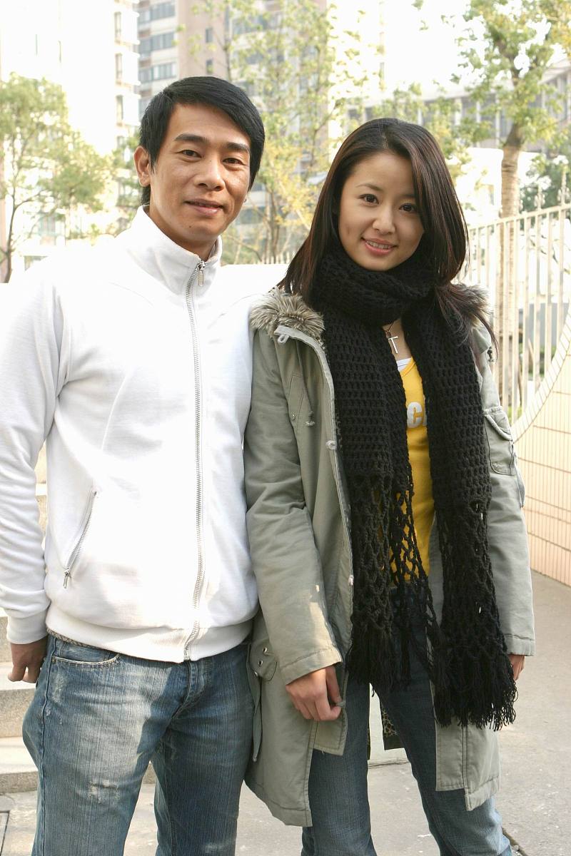 2005年11月24日,电视剧《星光大道》正在上海热拍.陈小春,林心如+++_+