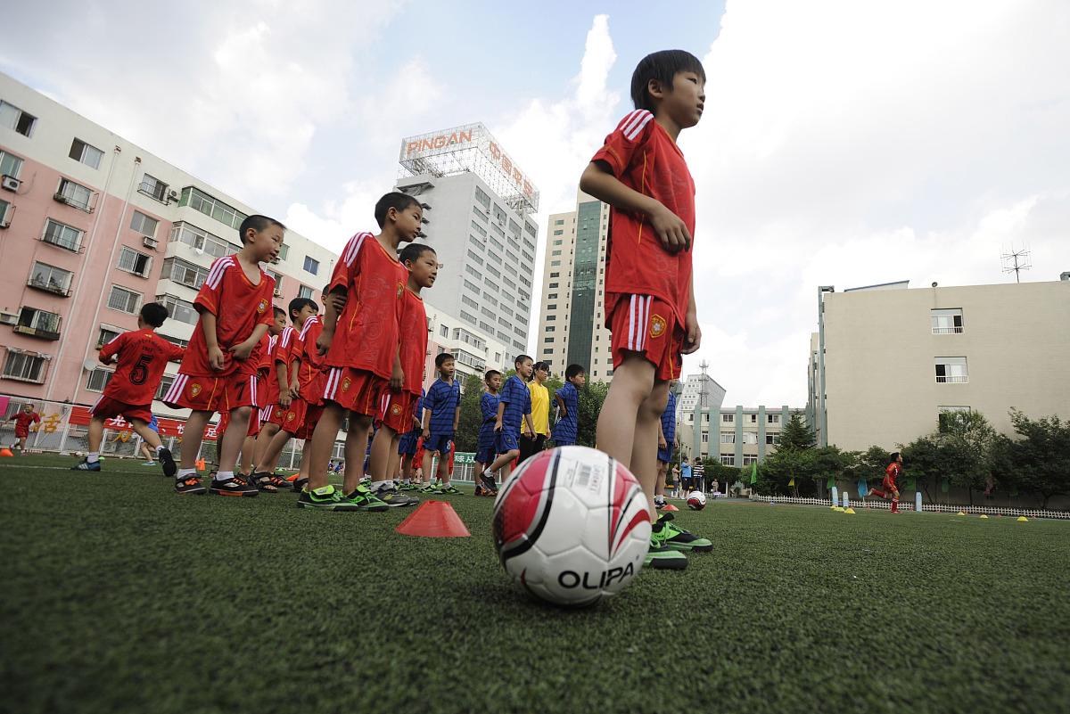 小学运动会800米广播加油稿