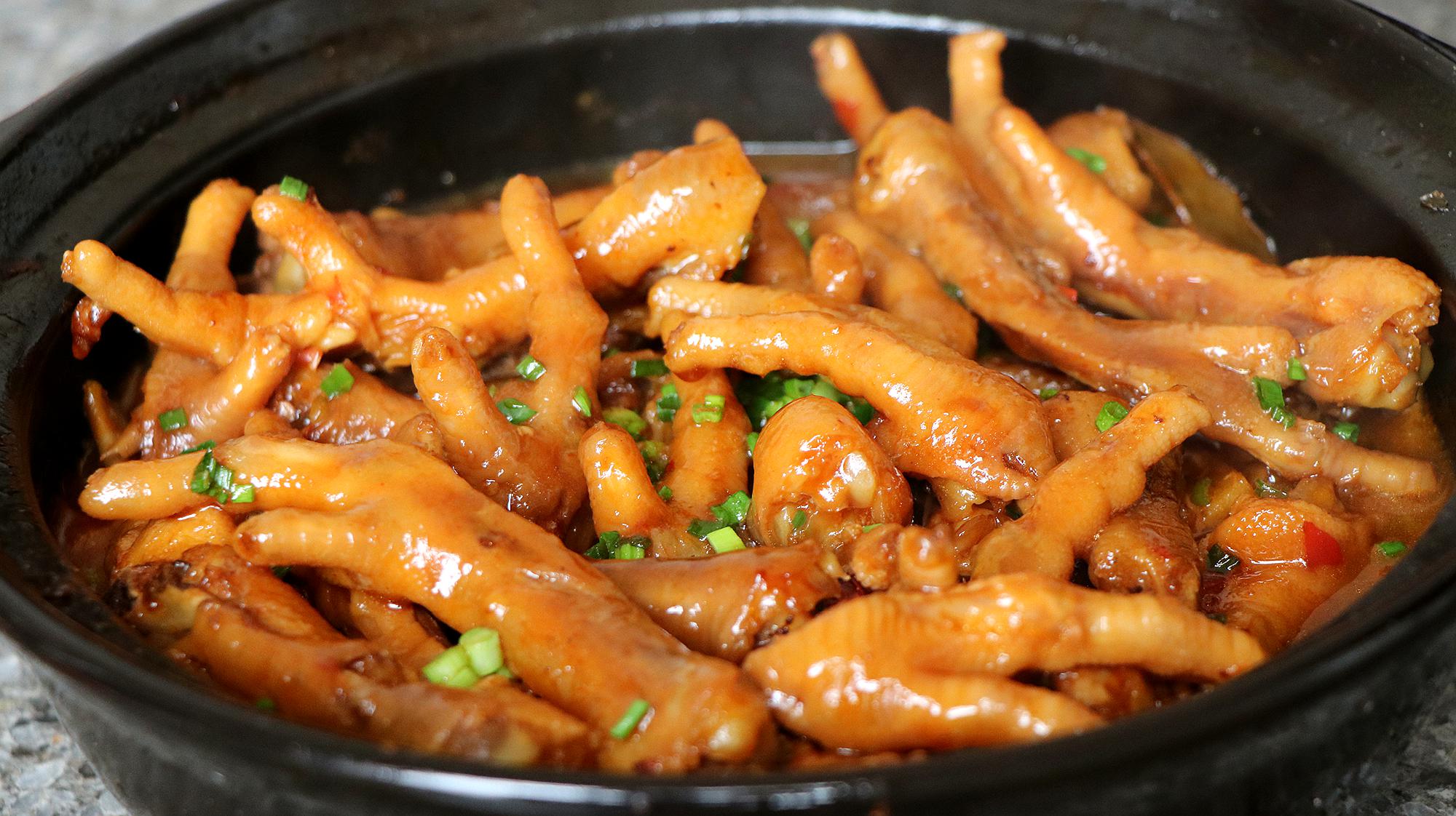 啤酒鸡脚煲的做法，鲜嫩爽口有嚼劲，做法简单又好吃