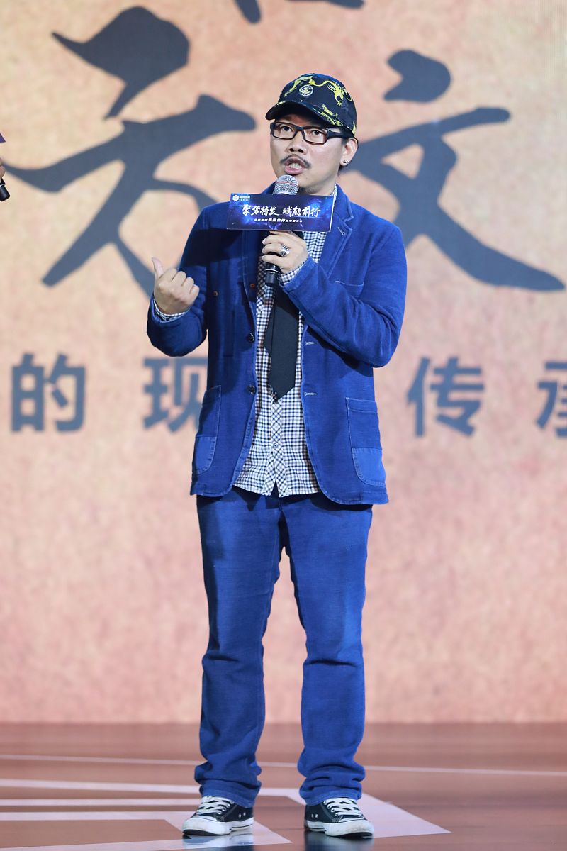 三国志战略版游戏社交互动与多人对战？