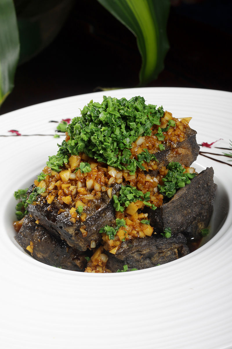 臭豆腐的独特味道：形容臭豆腐的句子