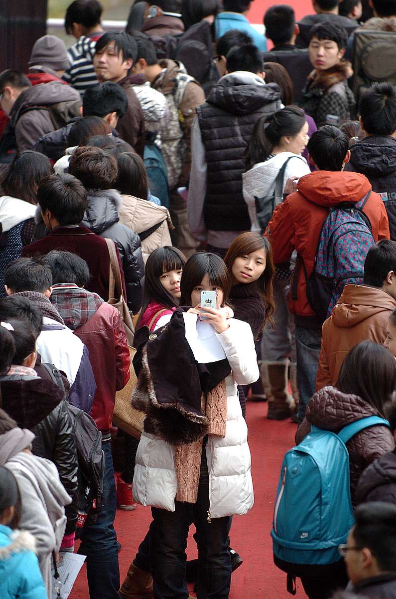 安顺民族职业技术学校招生办电话：0851-1234567