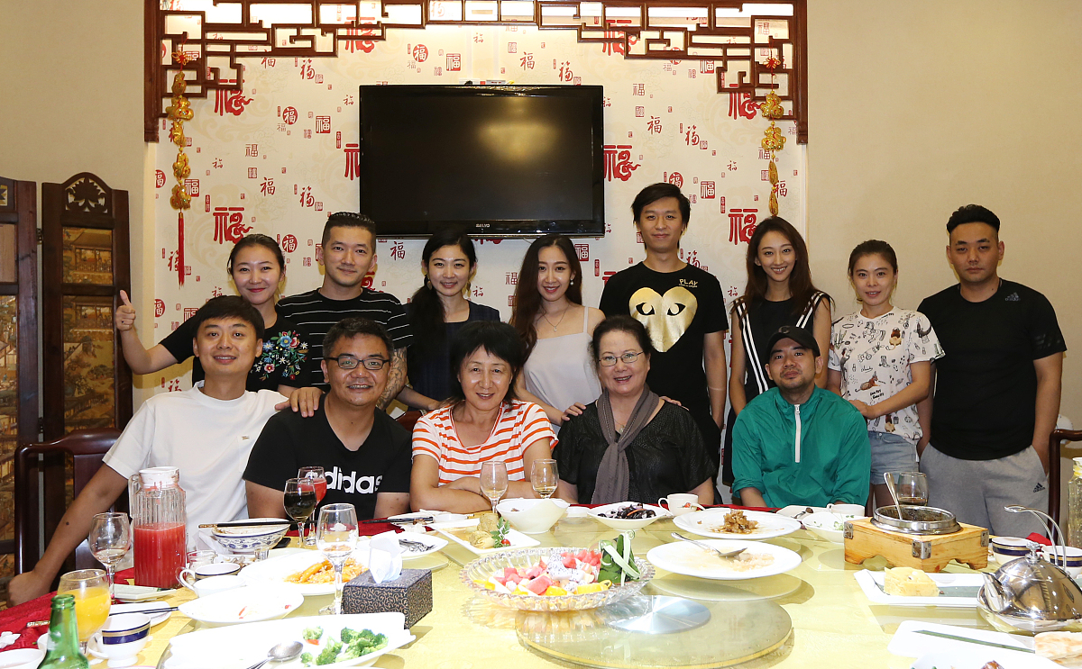 十年后的重逢：电气人毕业十年聚会，命运轨迹各不相同