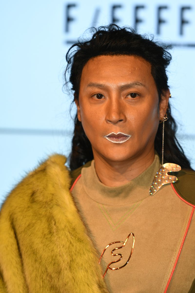 2019年4月2日,上海,2019上海秋冬时装周,明星亮相 f/ffffff 品牌秀场.