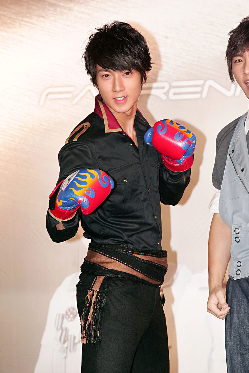 2008年8月8日,香港,飞轮海为世界巡演首站宣传.吴尊+++_+++飞轮海,