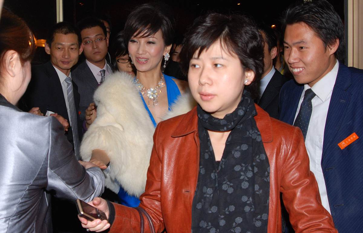 汪莉和潘国洪的关系