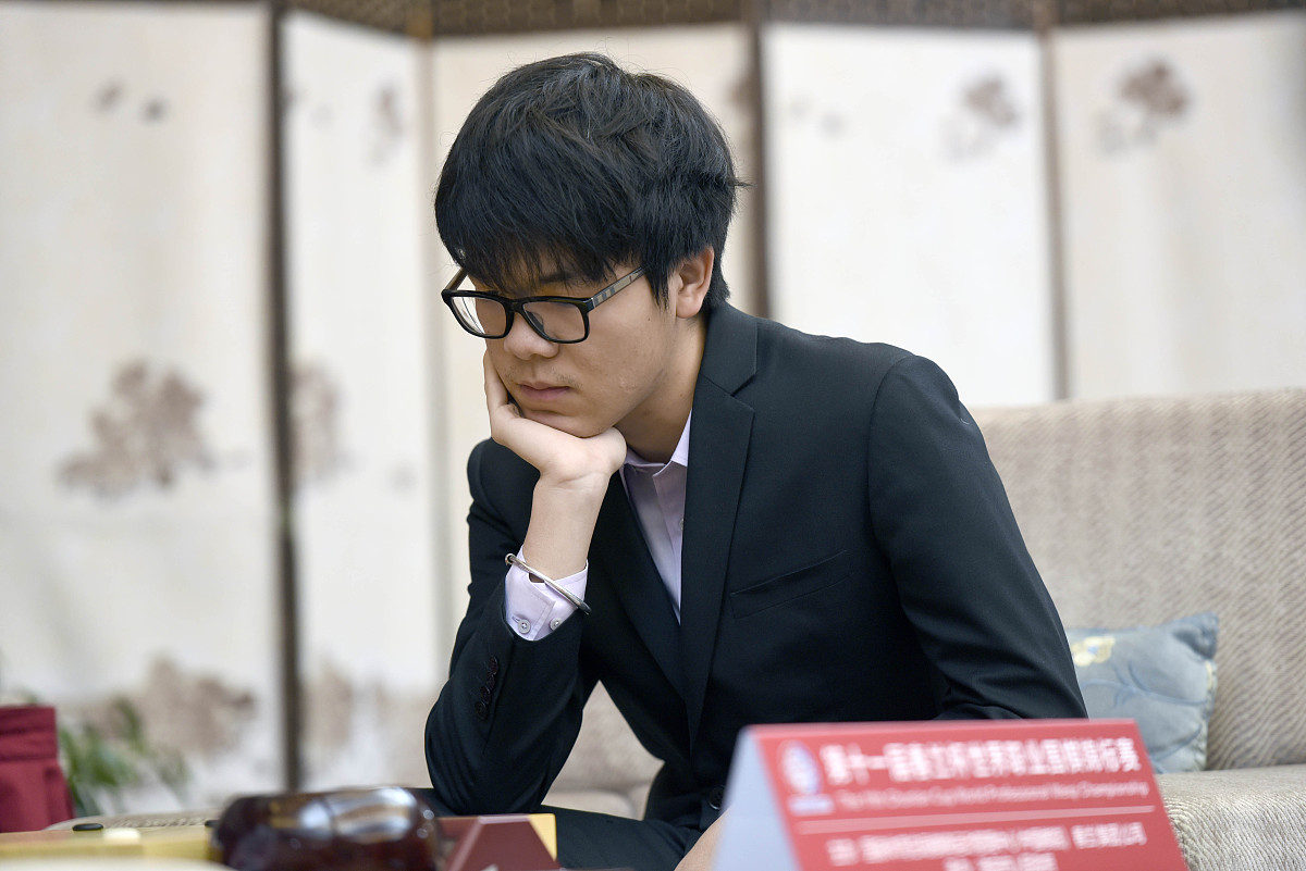 柯洁女权梗：男子汉气概的争议与女权话题的探讨