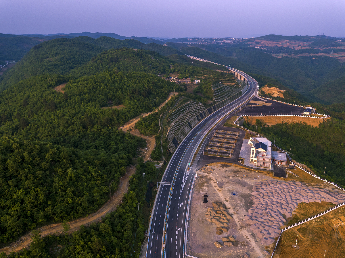 毕节高中中专学校专业介绍：文科、理科、实用技能和少数民族语言