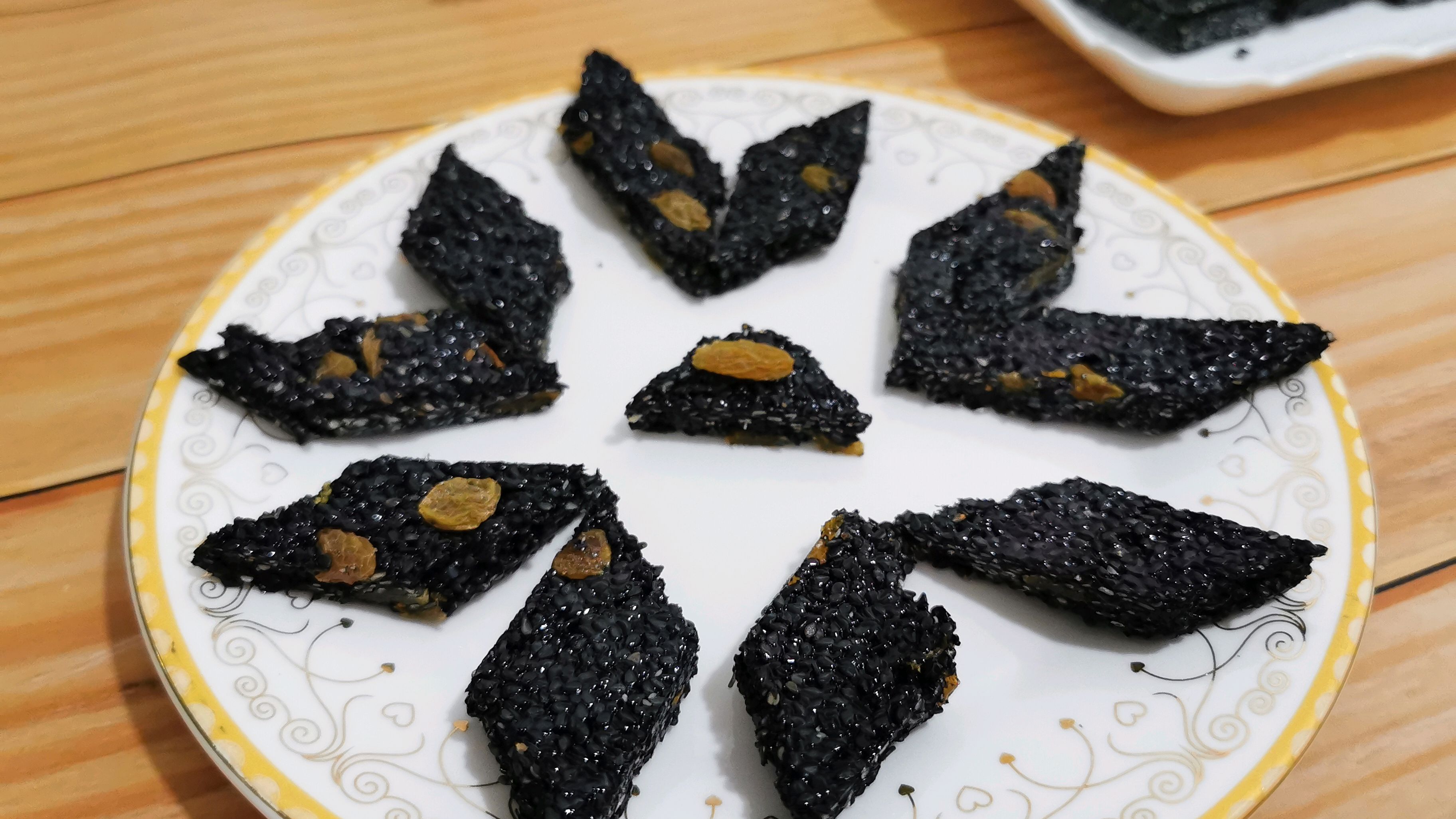 3分钟教你做黑芝麻糖,简单易学,香脆可口营养高,贼香!