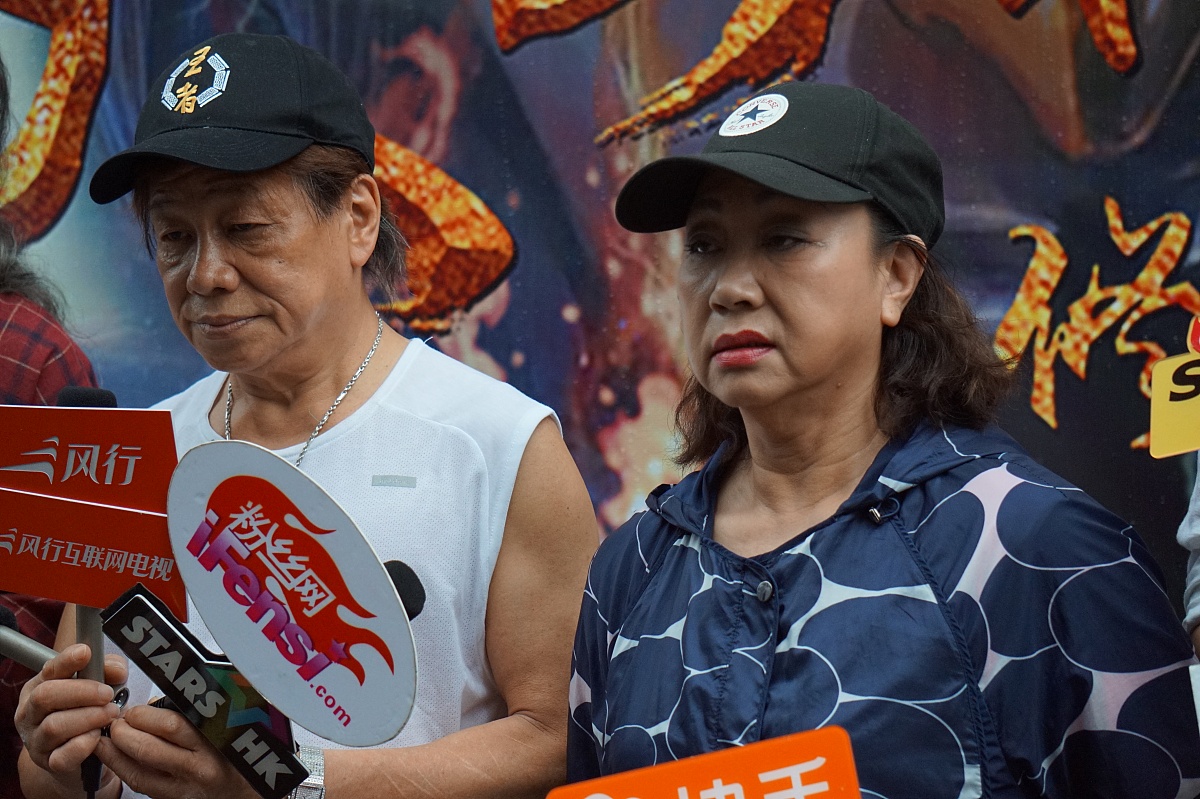 赛博朋克为主异能与魔法为辅的卡牌世界里应该如何称呼那些在外太空对个星球虎视眈眈的旧日支配者们呢？请想出几十个名字供我参考要带克苏鲁风格的