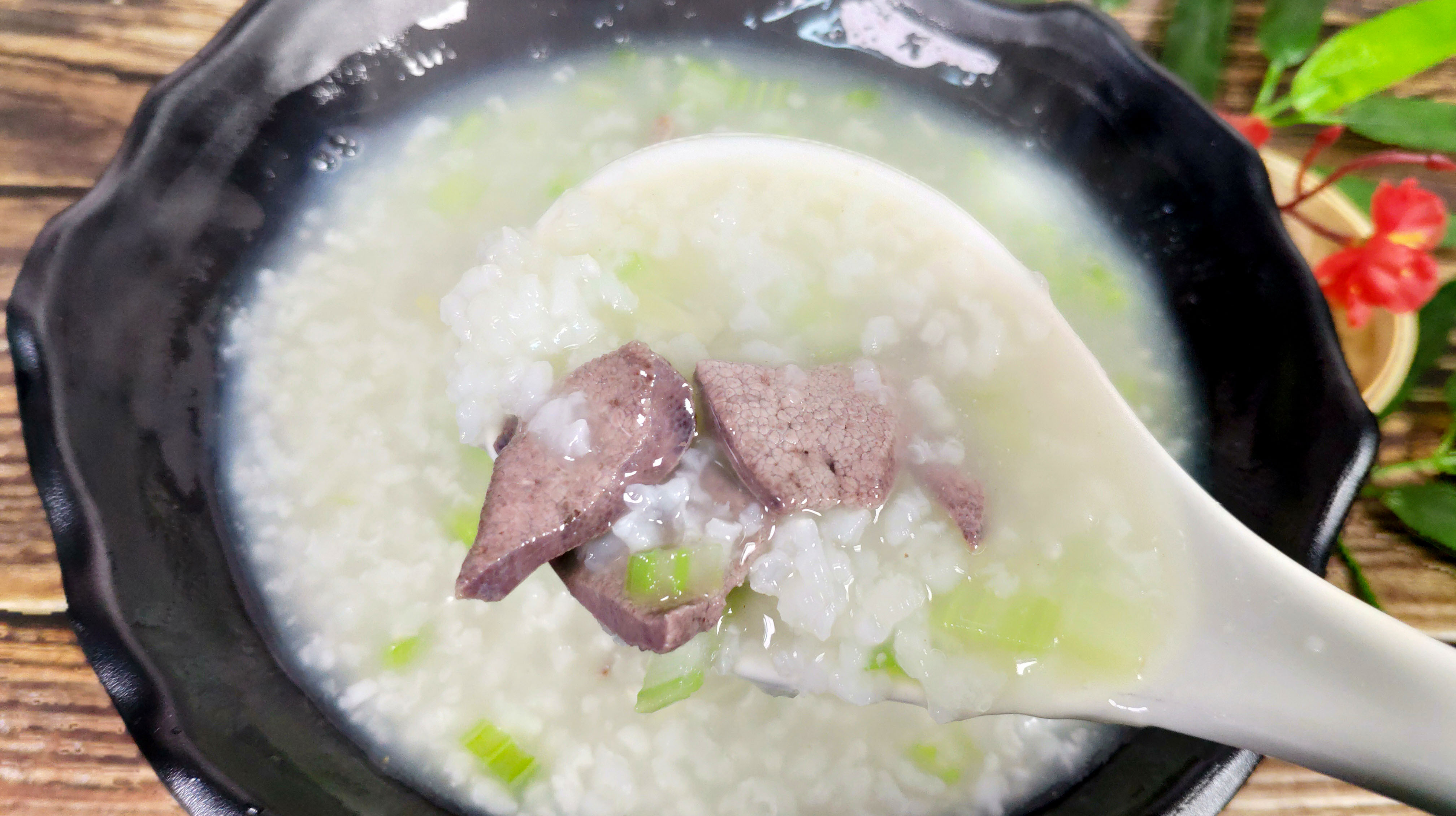 春季养生先养肝,教你猪肝粥做法,补铁养肝,没有一点腥味!